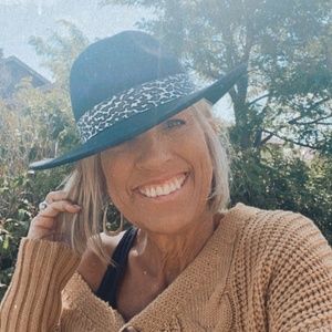 Meet your Posher, Deborah